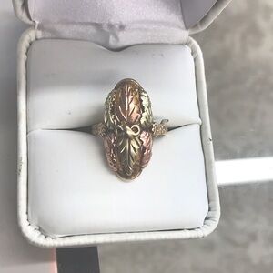 417890 10k Black hills gold Elegant Gold and Pink Leaf Ring